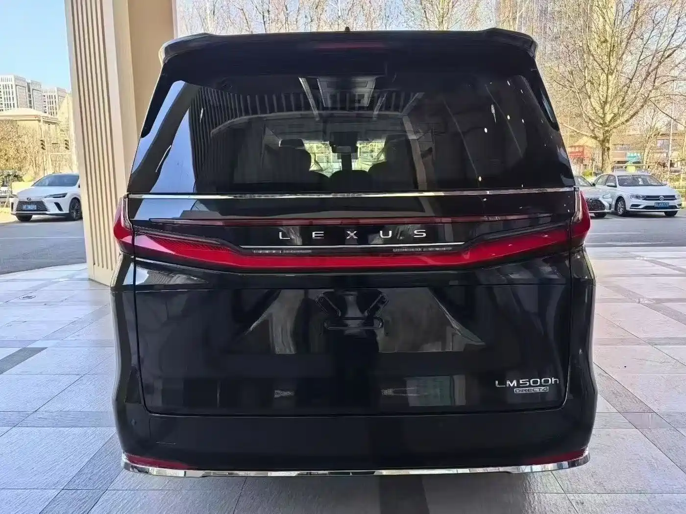 Lexus LM 2025 Model 500h Six-Seater Prestige Edition фото 6