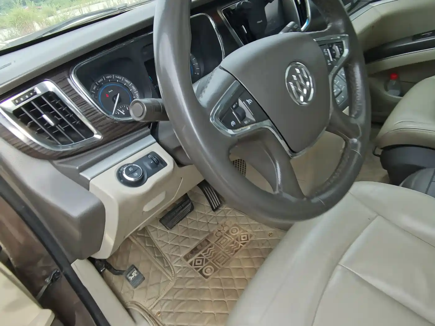 Фото 11 - Buick GL8