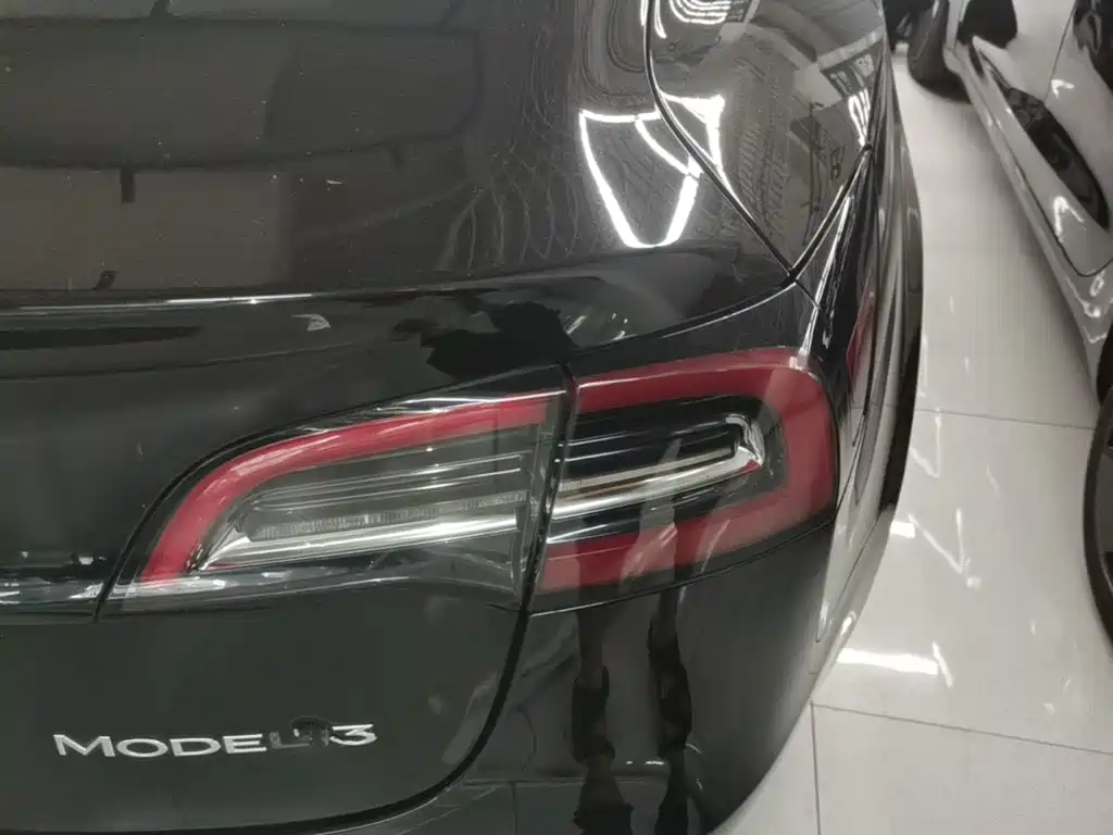 Фото 8 - Tesla Model 3