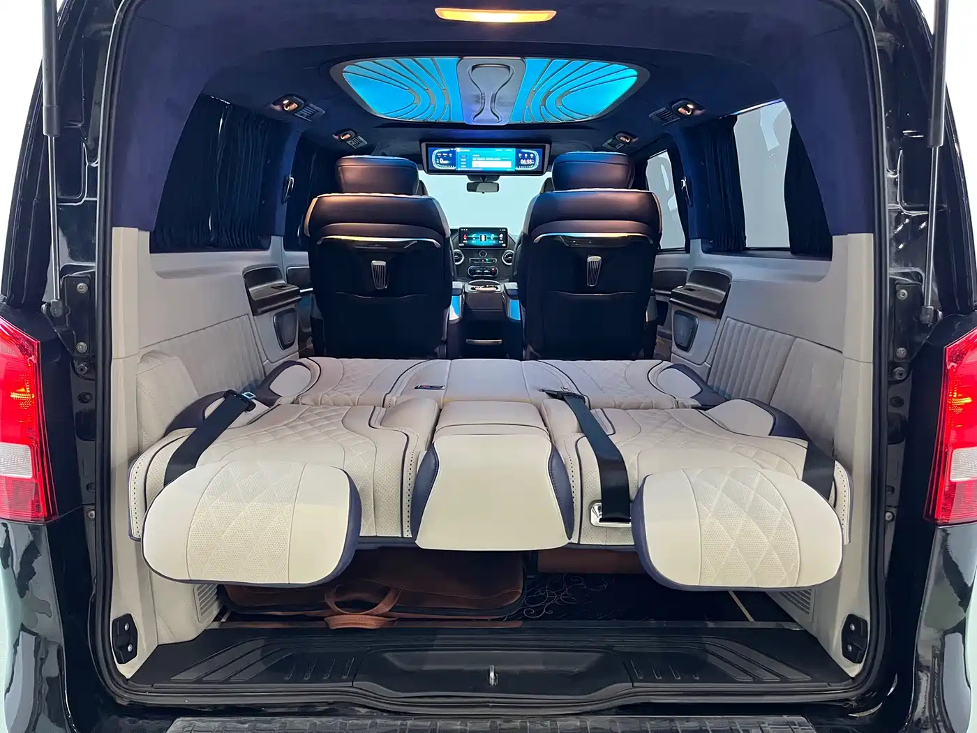 Mercedes-Benz Vito 2021 2.0T Elite 7-Seater фото 16