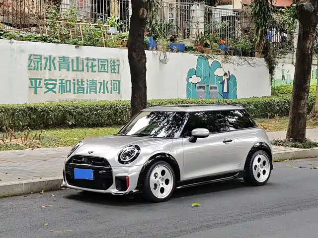 MINI JCW