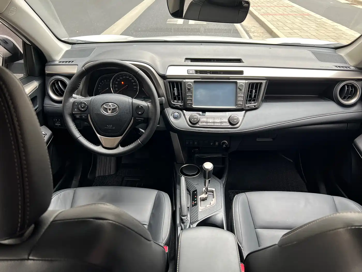 Toyota RAV4 Rongfang 2015 2.0L CVT 4WD Pioneer Edition фото 12