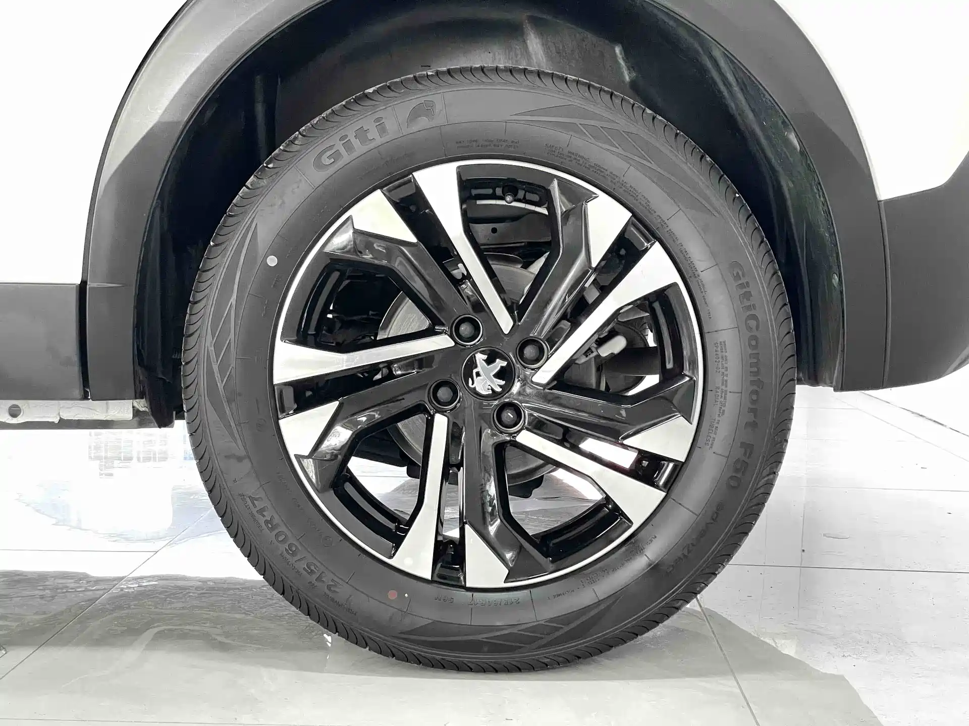 صورة 14 - Peugeot 2008