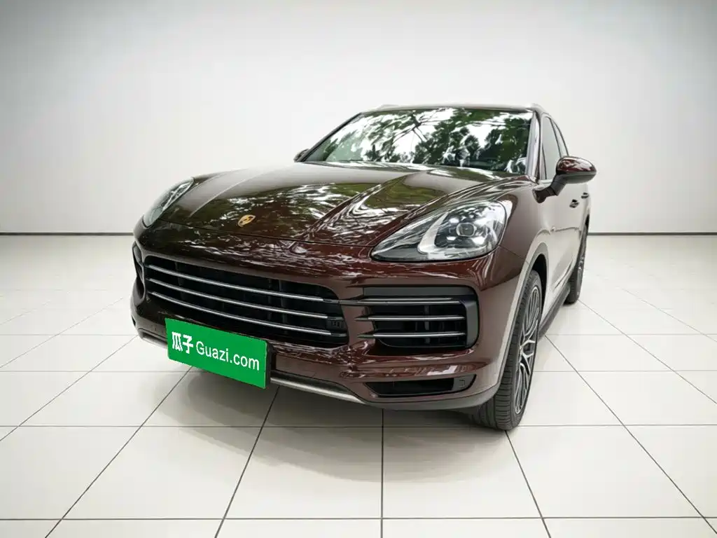Photo 1 - Porsche Cayenne New Energy