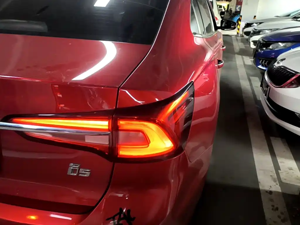 Фото 8 - Roewe i5