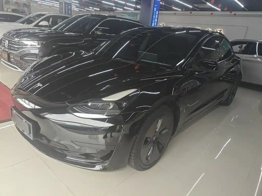 Фото 2 - Tesla Model 3