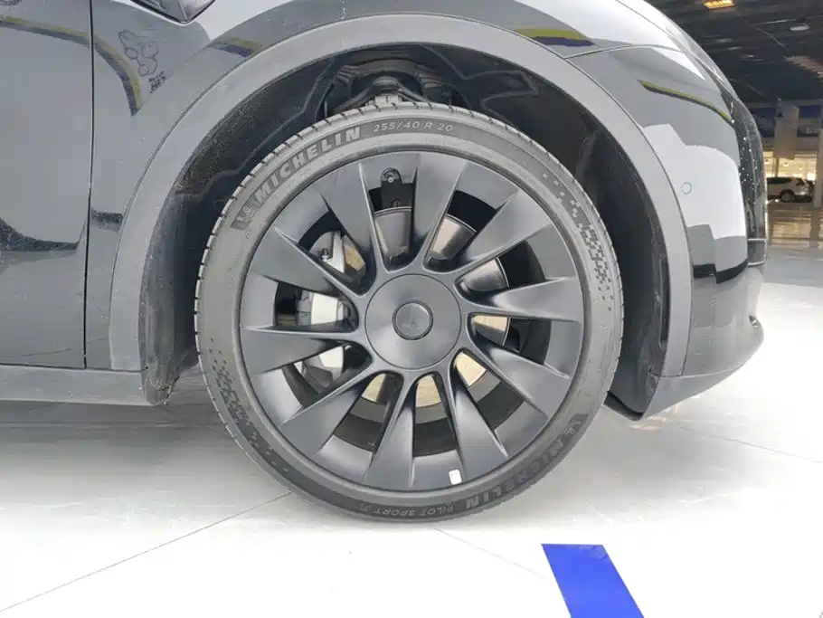 Фото 6 - Tesla Model Y