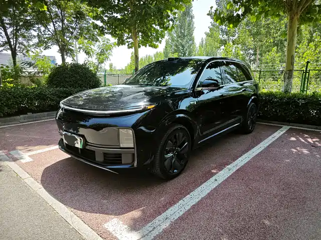 Li Auto Li Xiang L9 2025