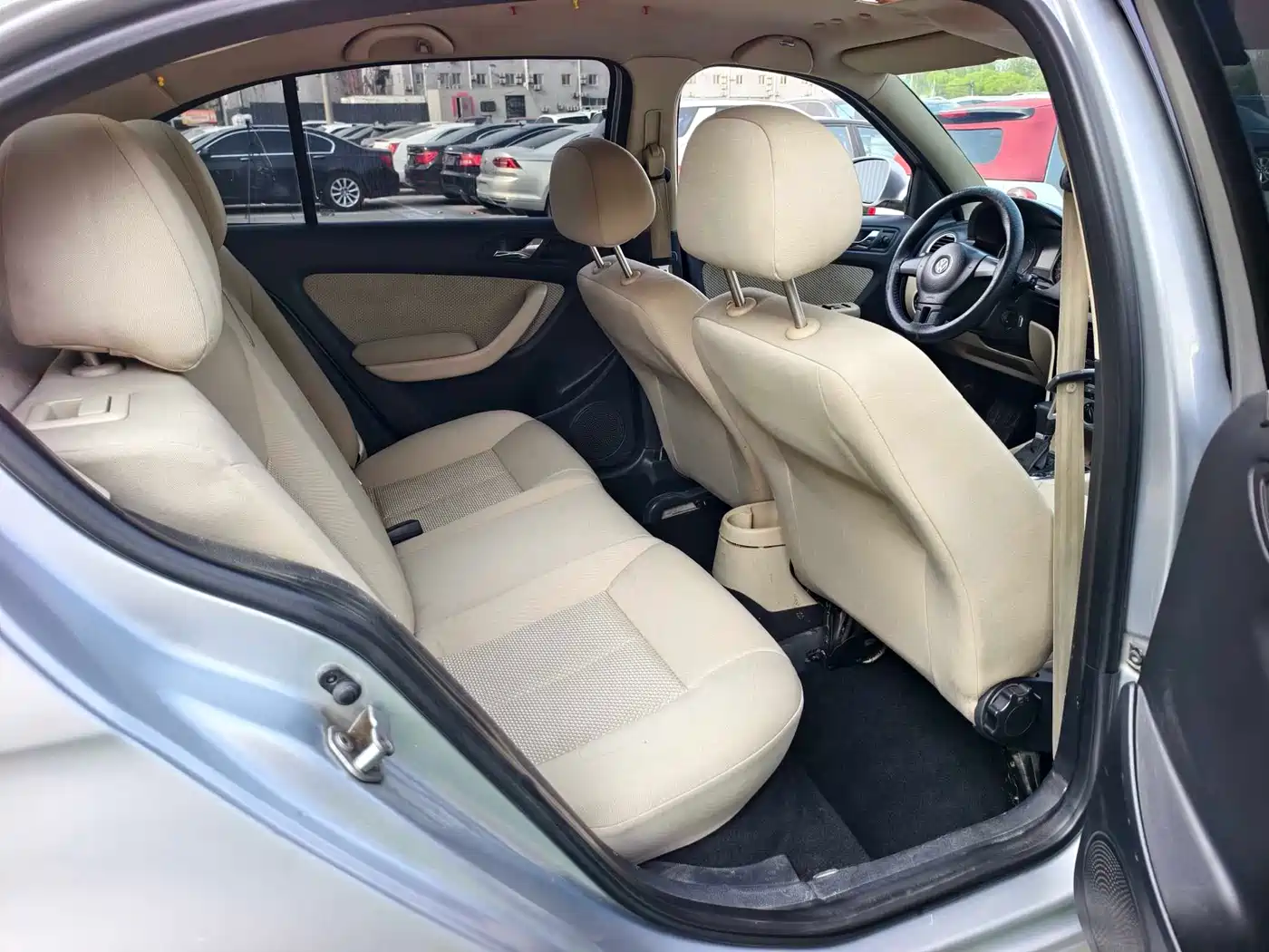 Volkswagen Lavida 2011 1.6L Automatic Leisure Edition фото 15