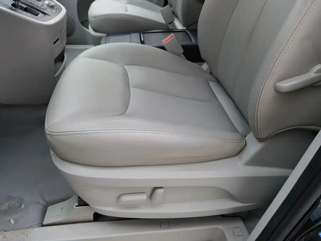 JAC Refine M5 2015 2013 2.0T Petrol Automatic Official Edition