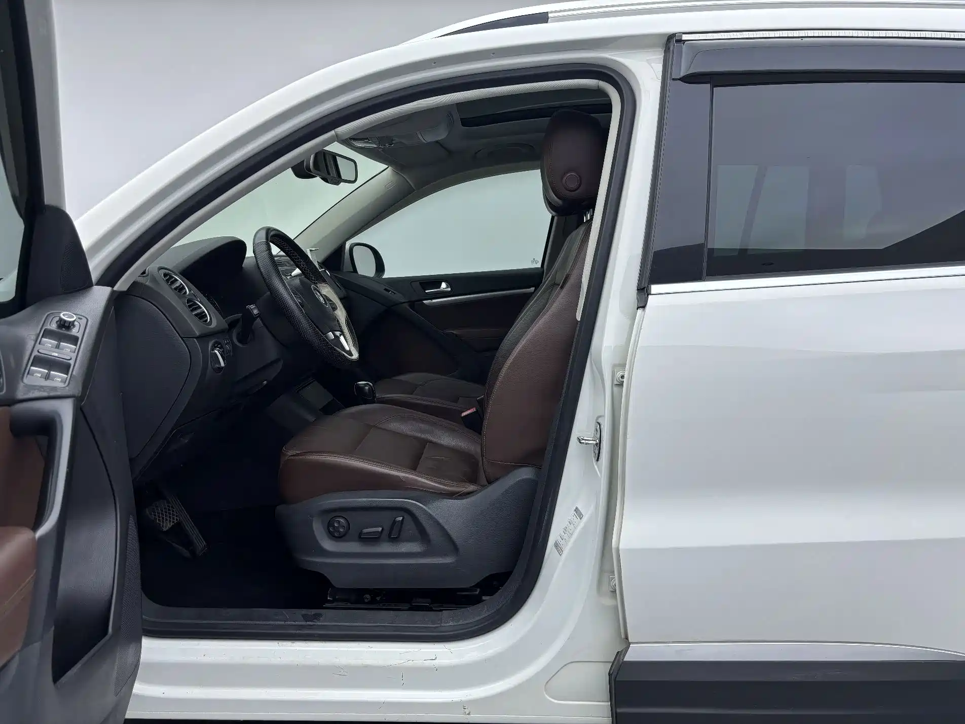 صورة 7 - Volkswagen Tiguan