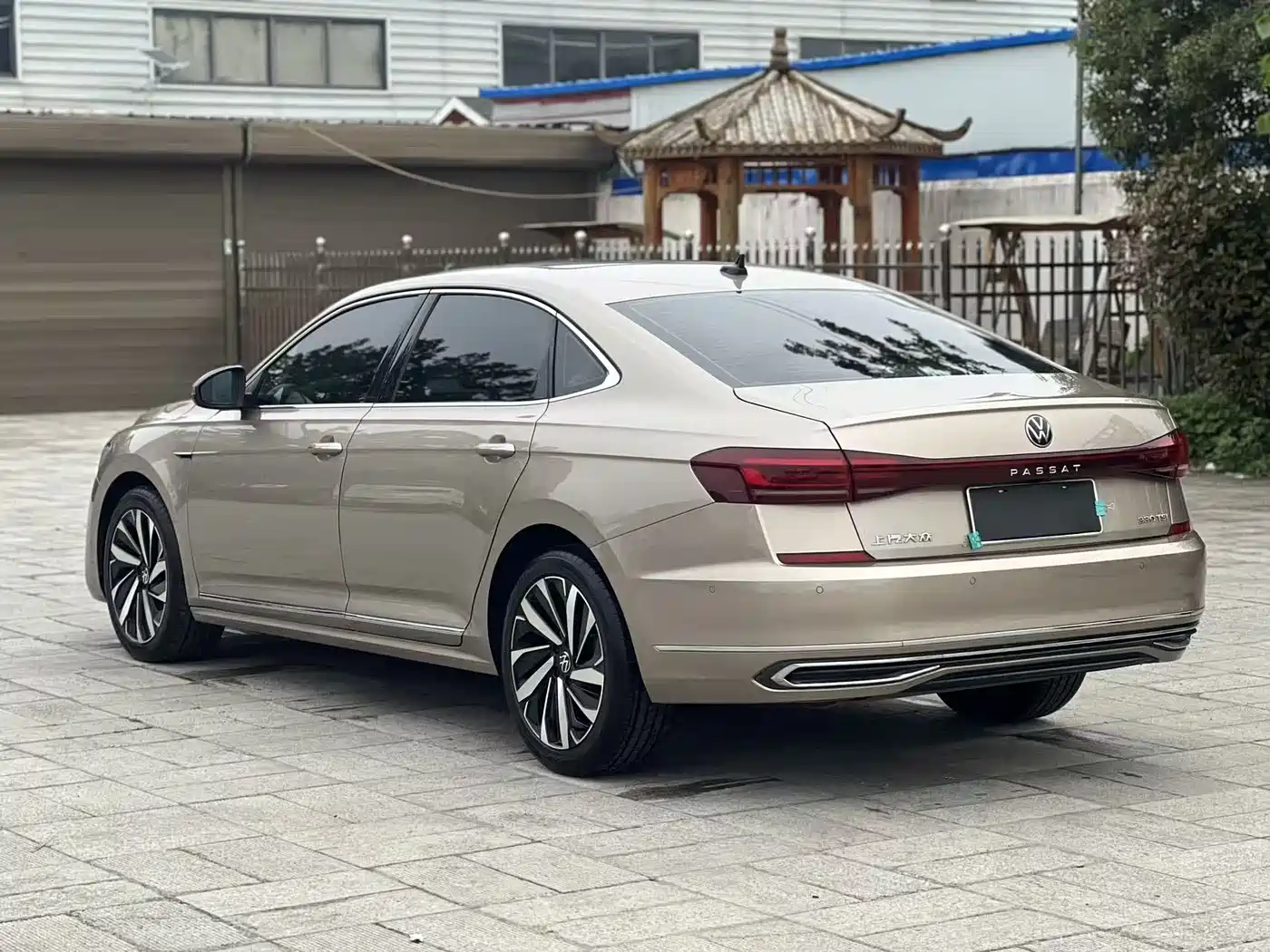 Volkswagen Passat 2022 330TSI Starlight Luxury Edition фото 8