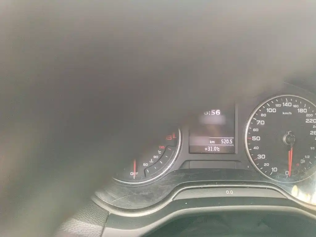 Photo 4 - Audi Q2L