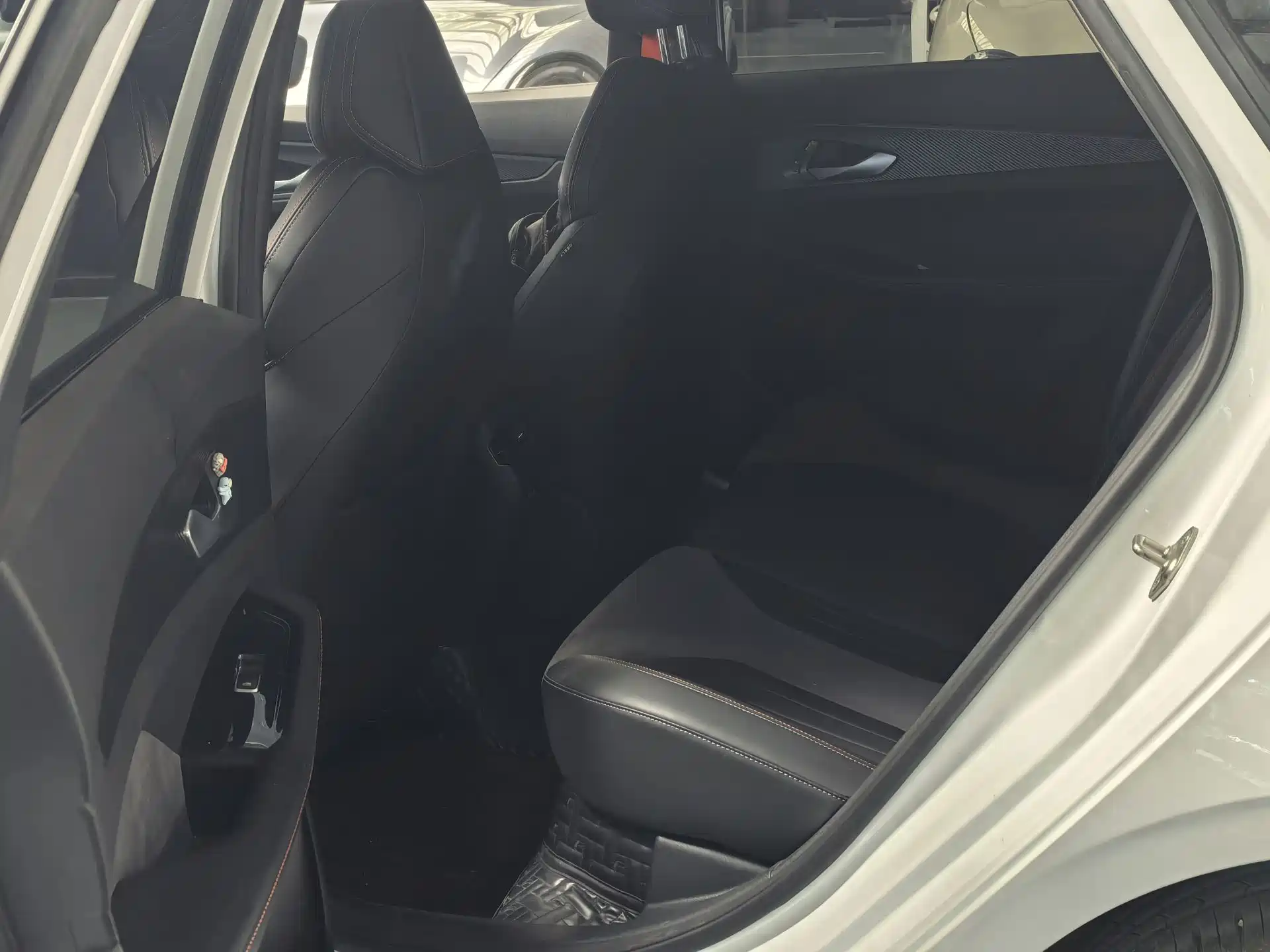 Фото 3 - Geely Binrui