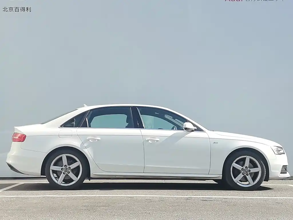 Фото 13 - Audi A4L