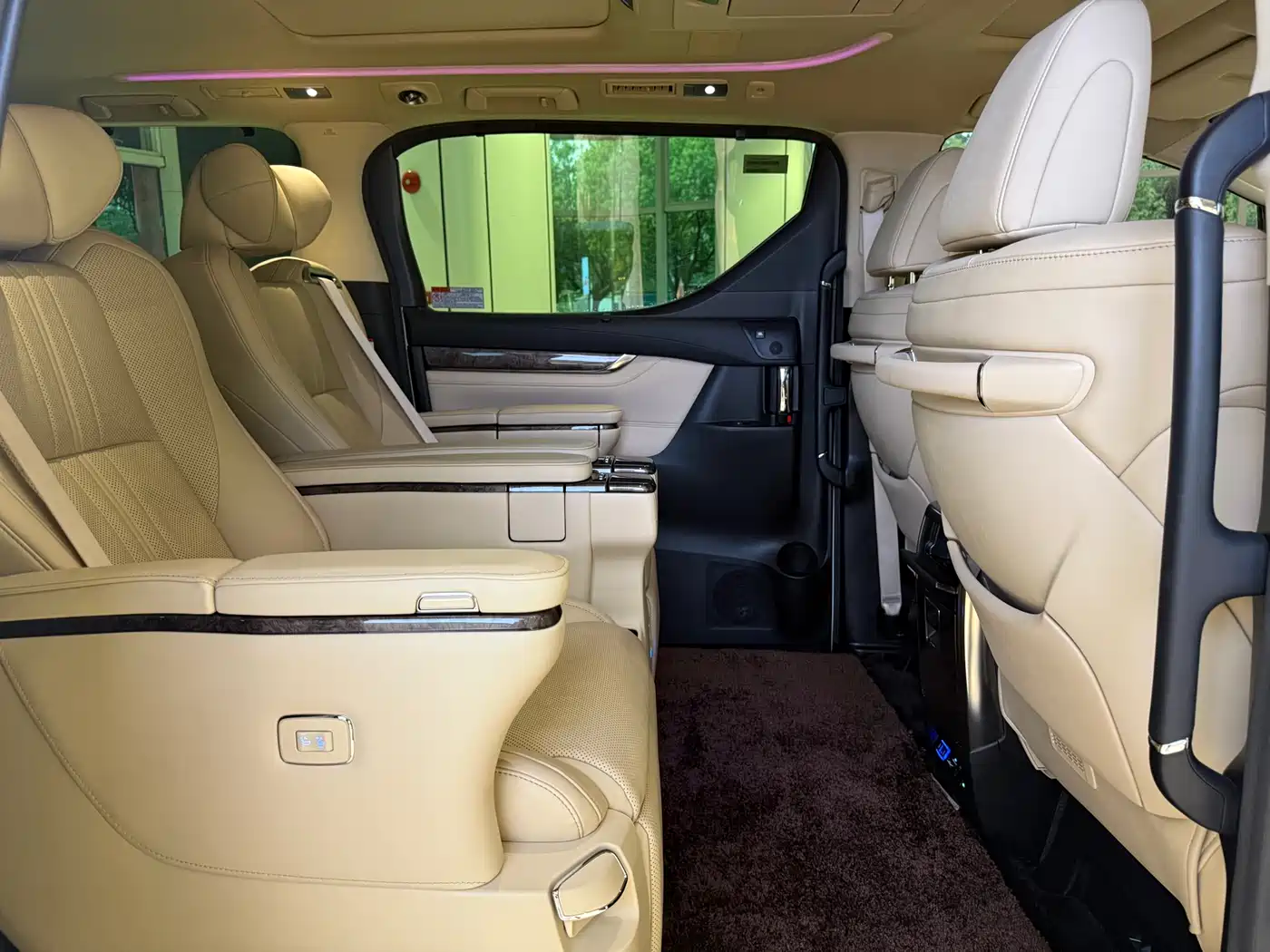 Toyota Alphard 2021 Hybrid 2.5L Premium фото 10