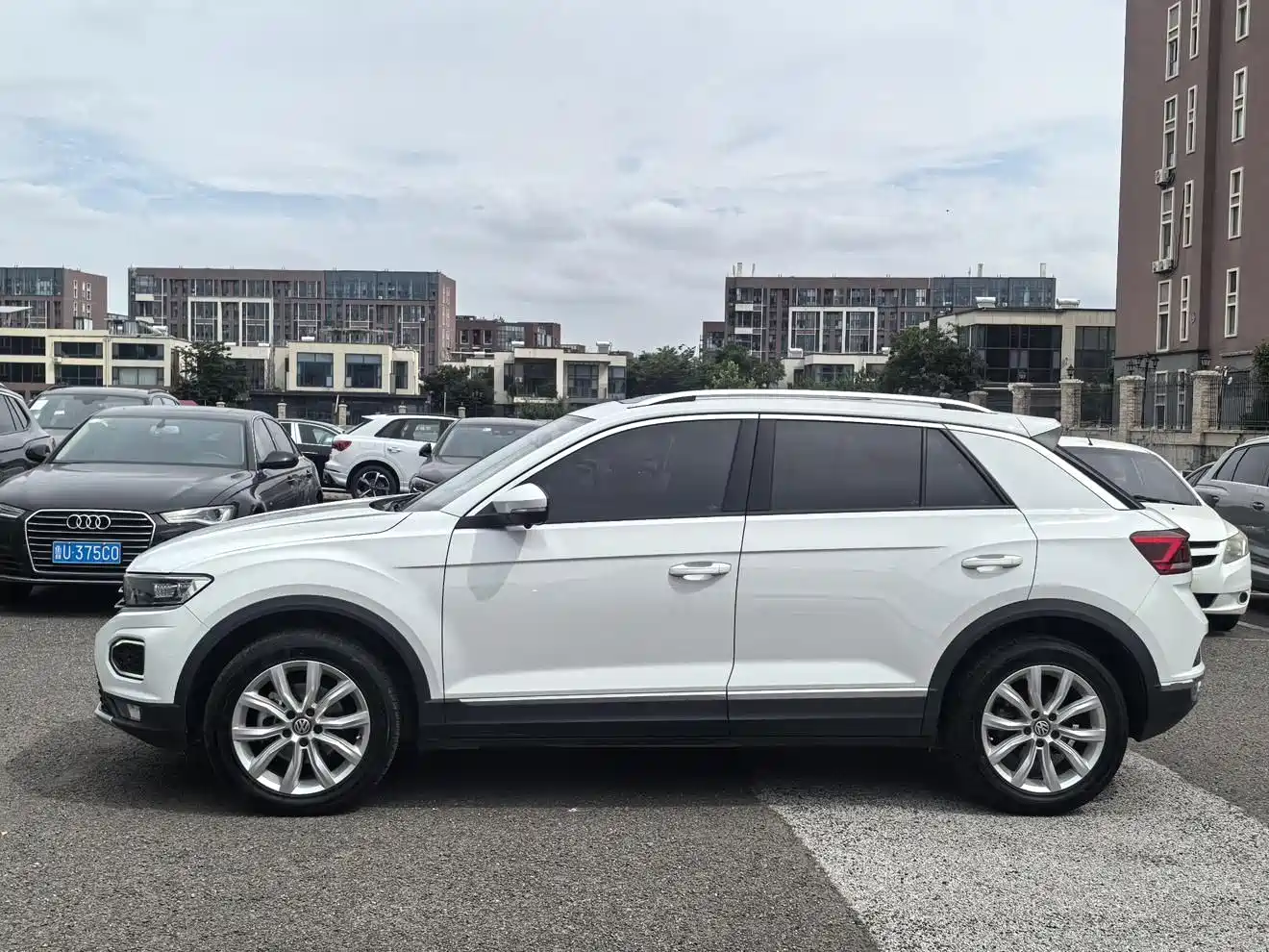 صورة 3 - Volkswagen T-ROC