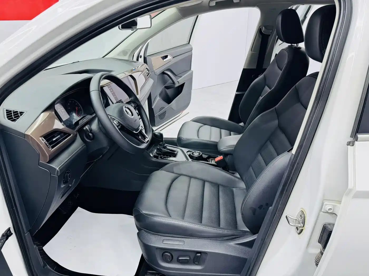 Volkswagen Tharu 2021 Model 280TSI 2WD Luxury Edition фото 4