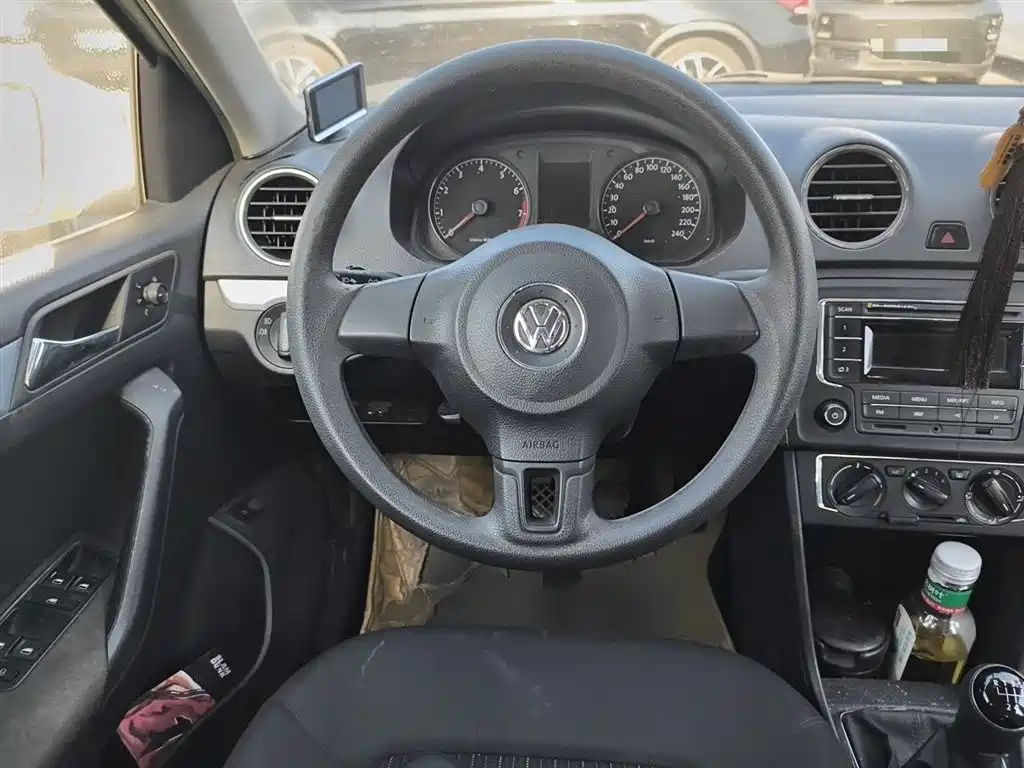 Volkswagen Jetta 2013 1.6L Manual Comfort фото 3