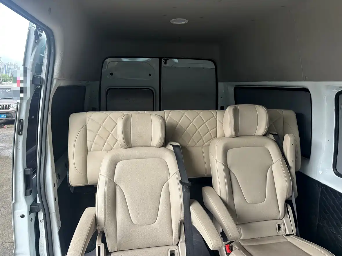 Jiangling JMC Fushun 2024 2023 2.0T Manual Medium Wheelbase Medium Roof Commercial Multi-Purpose Vehicle 7-Seater