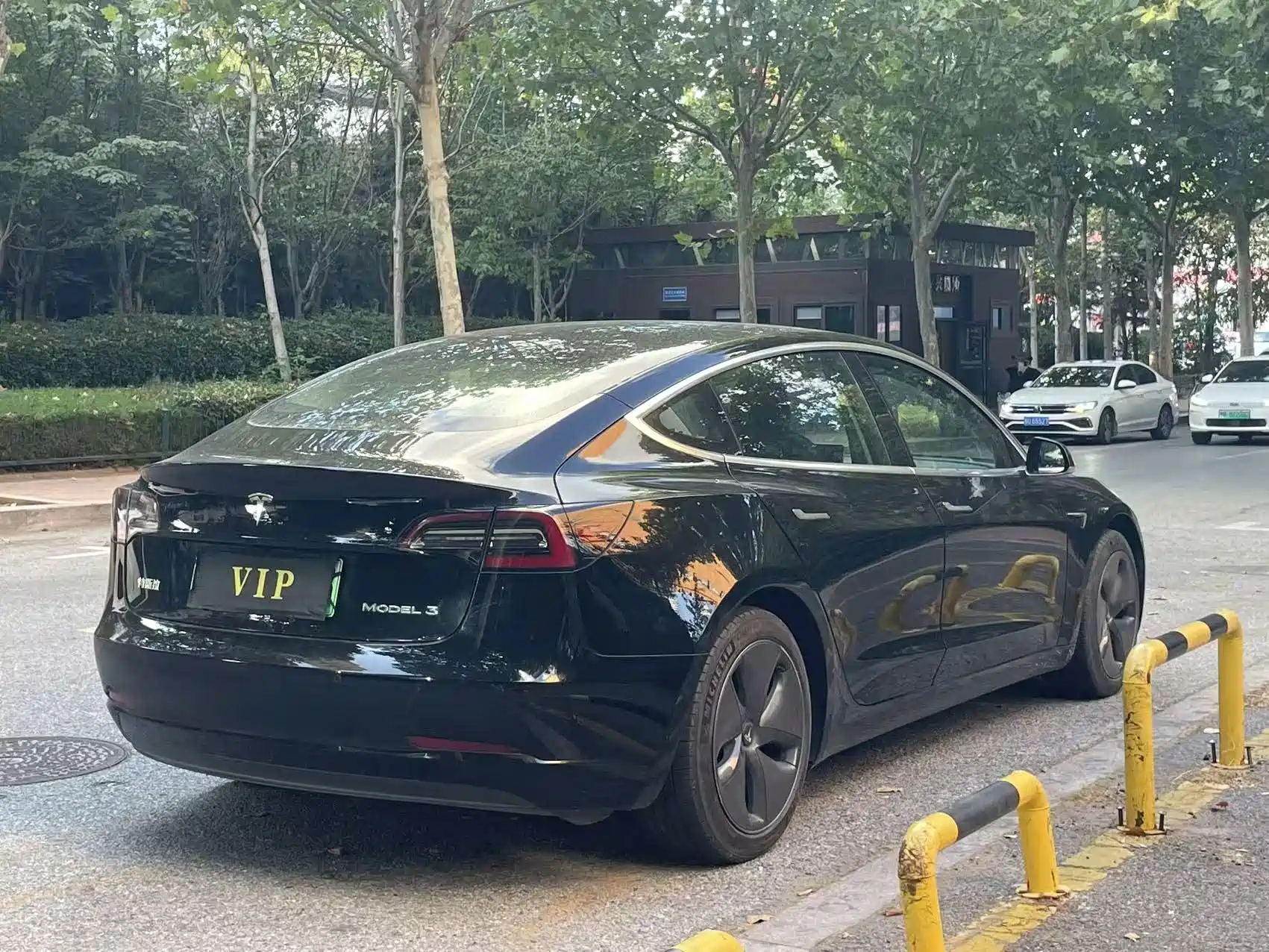 Фото 9 - Tesla Model 3