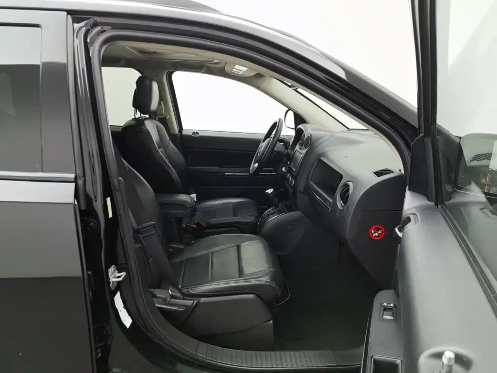 Jeep Compass (Import) 2012 2011 2.4L 4WD Luxury Navigation Edition