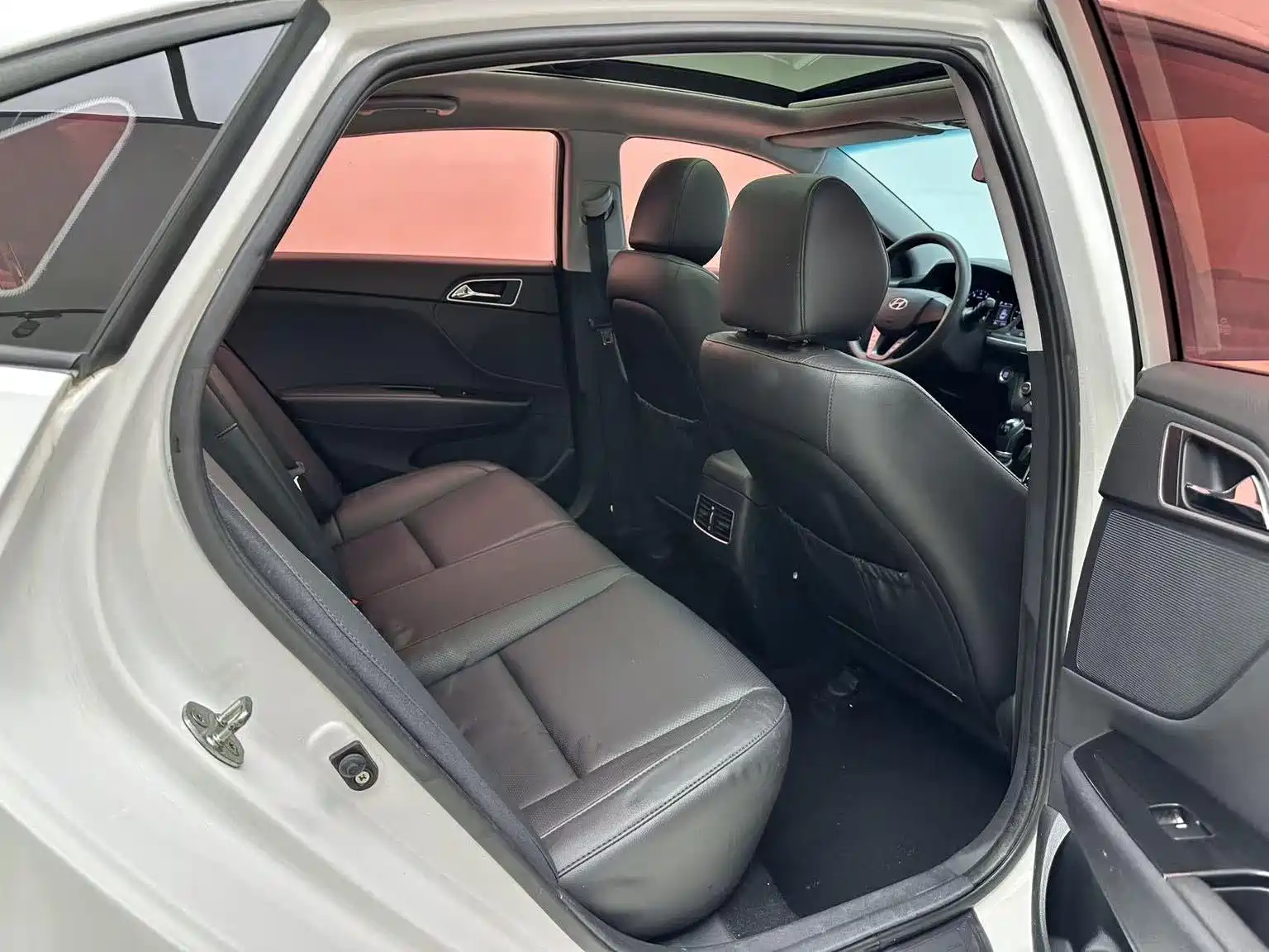 صورة 14 - Hyundai Mistra