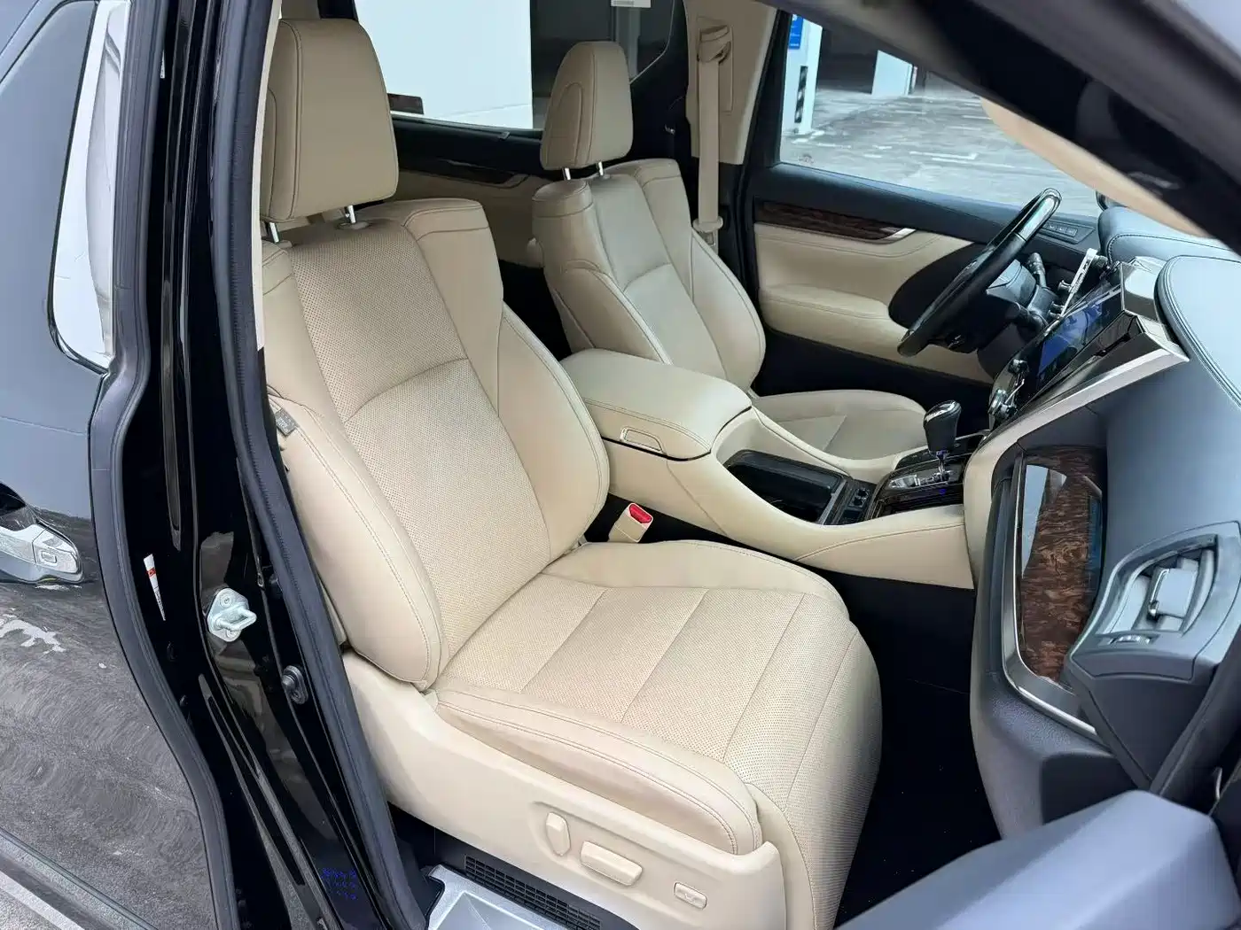 Toyota Alphard 2020 Hybrid 2.5L Luxury Edition фото 7