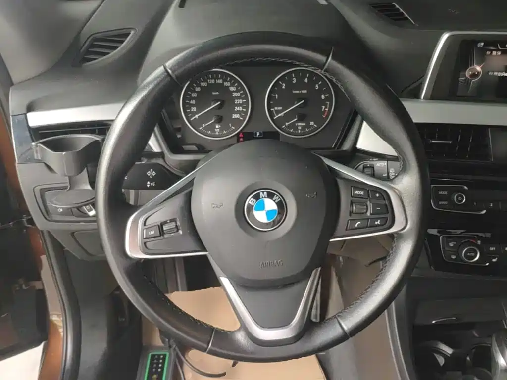 Фото 11 - BMW X1