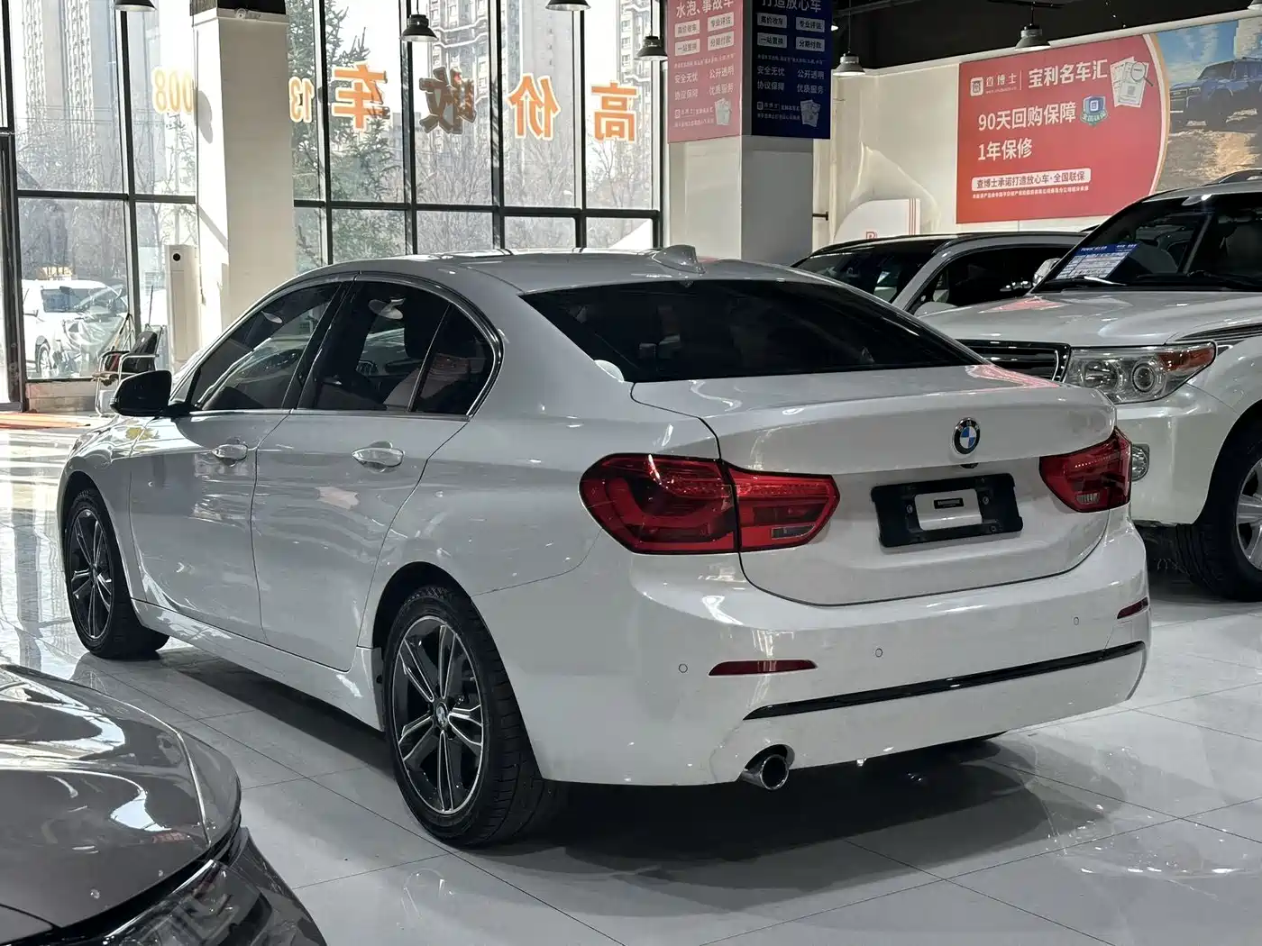 BMW 1 Series 2018 118i Sport Edition фото 9