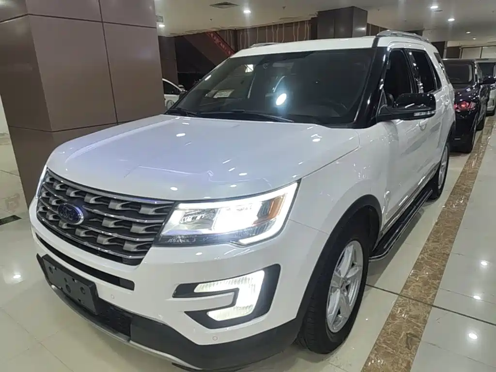 Photo 1 - Ford Explorer (Import)
