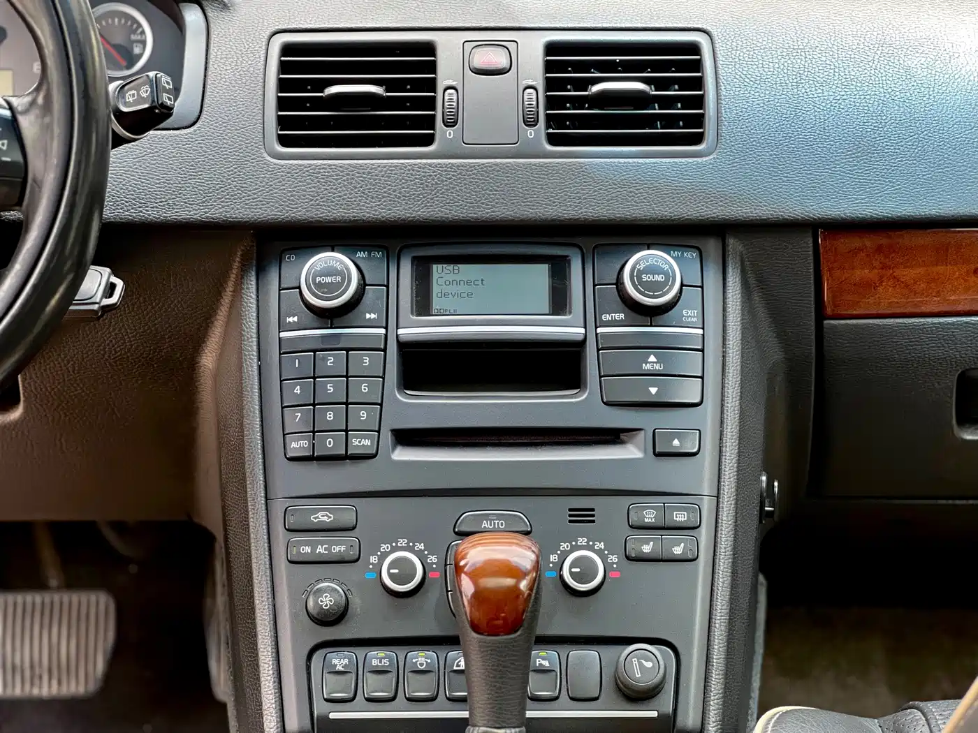 Photo 9 - Volvo XC90