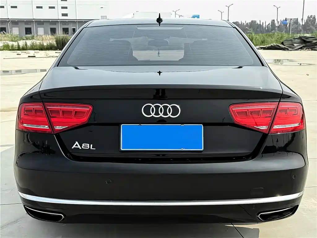 Фото 11 - Audi A8