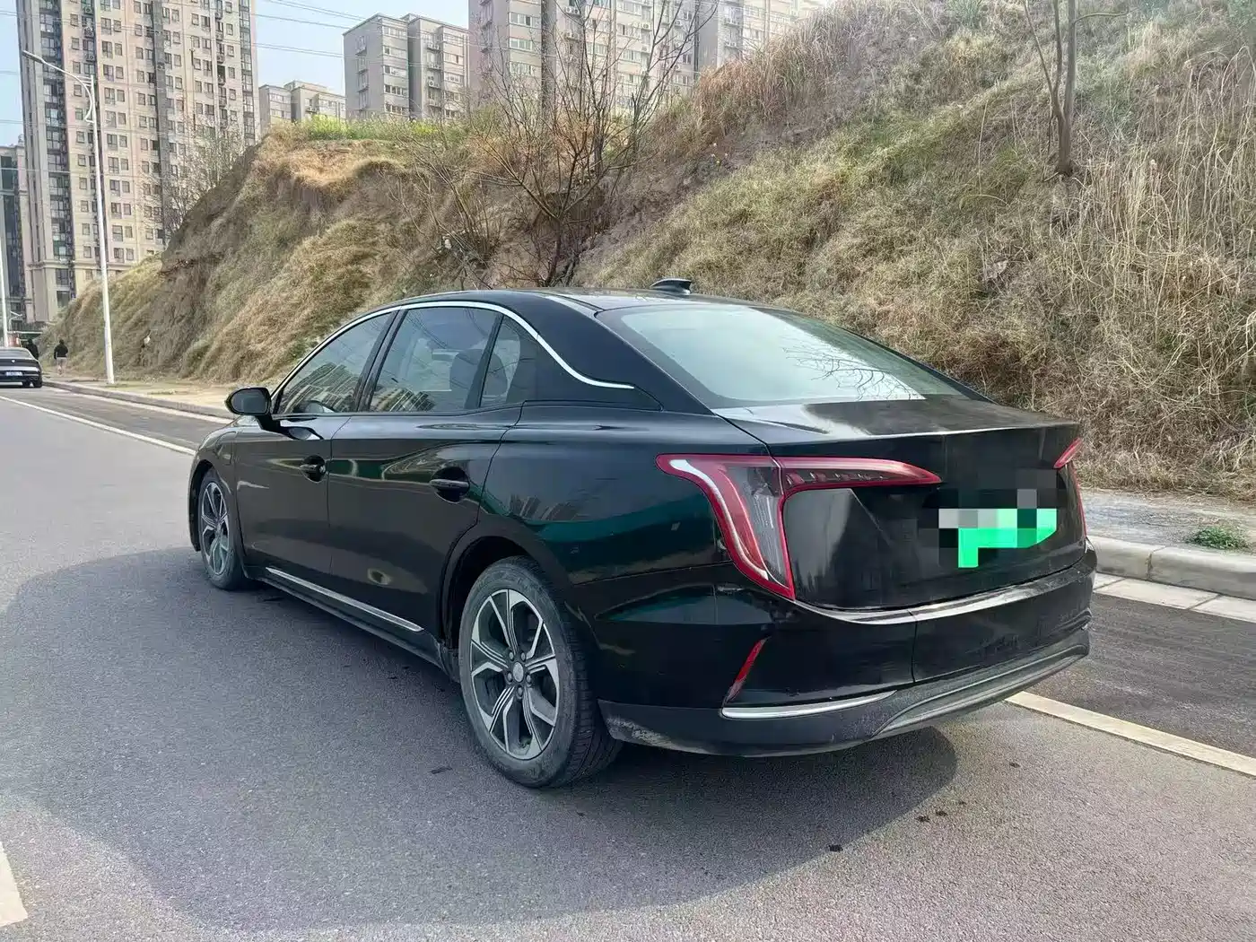 Hongqi HONGQI E QM5