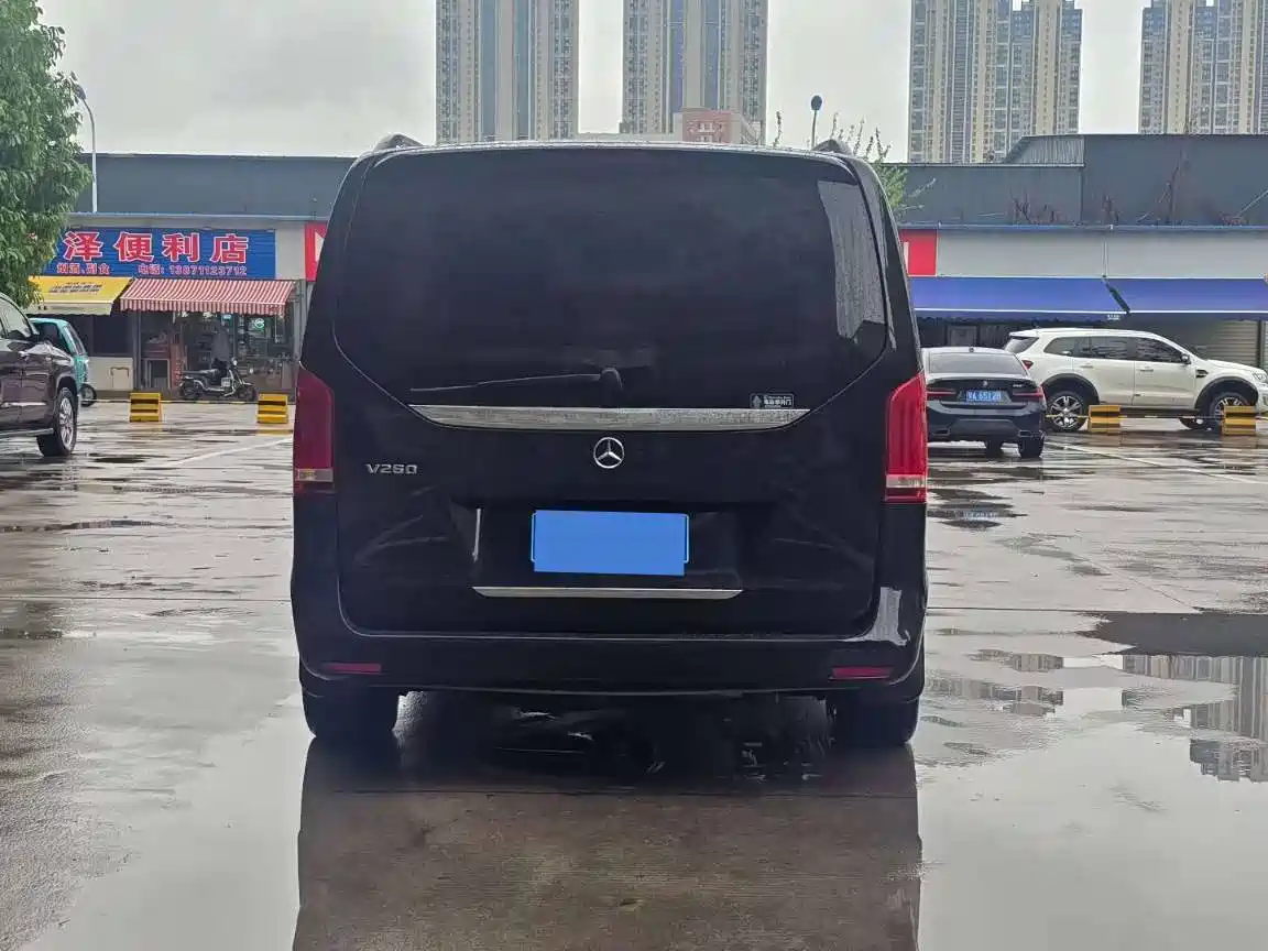 Фото 8 - Mercedes-Benz V-Class