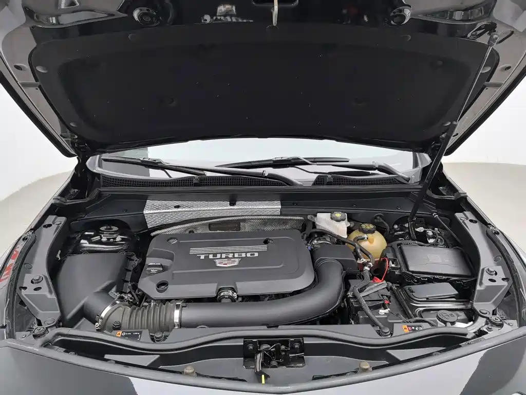 Фото 6 - Cadillac XT4
