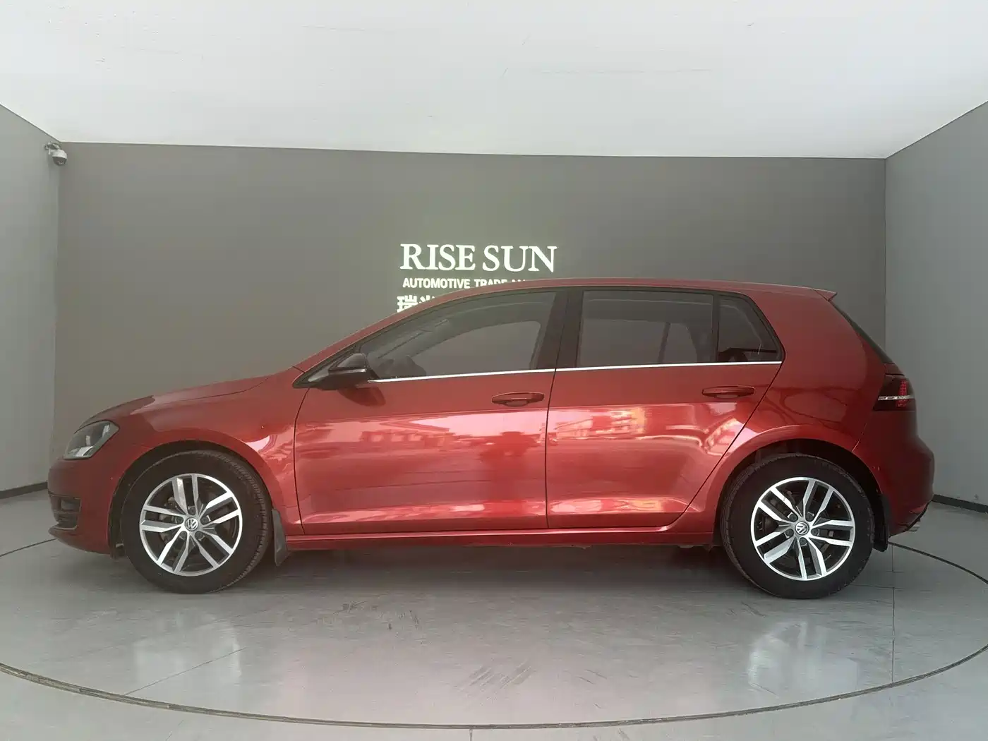 Фото 4 - Volkswagen Golf