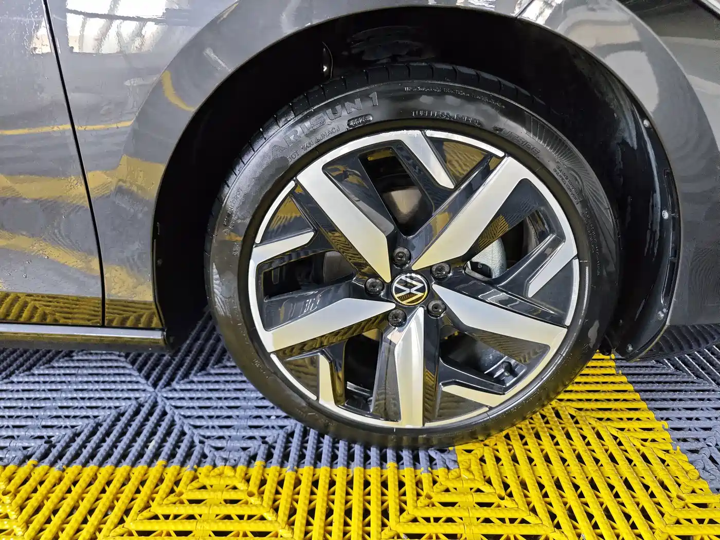 Фото 3 - Volkswagen Lamando