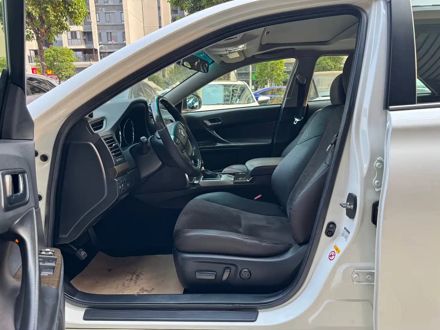 Toyota Reiz 2013 2.5V Premium Edition фото 4