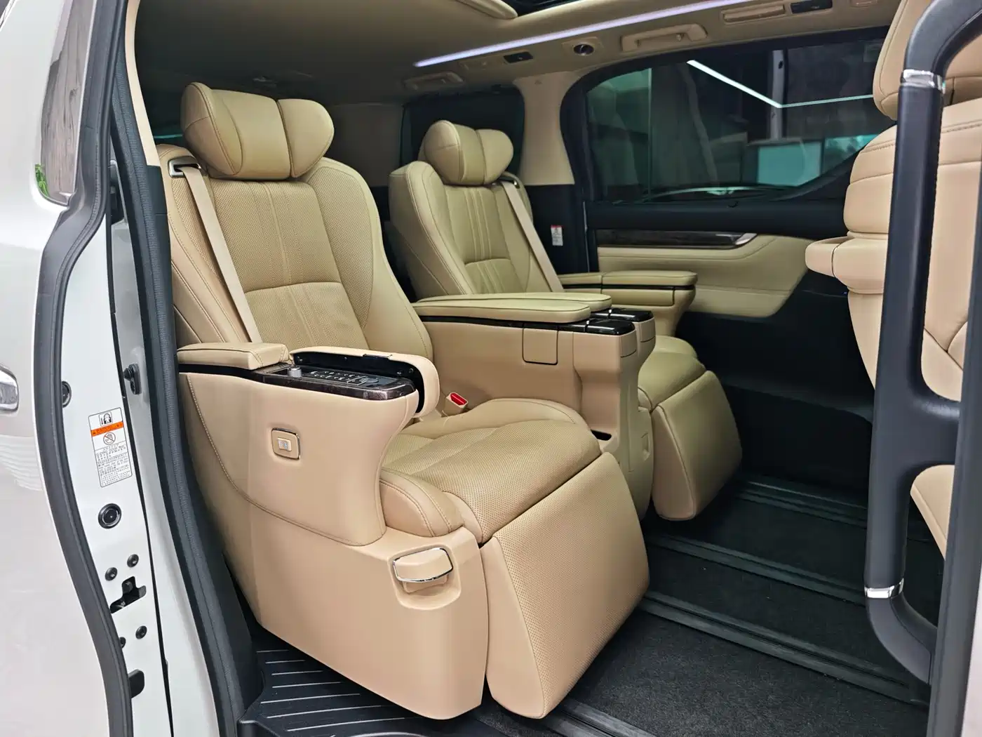 Toyota Alphard 2021 Hybrid 2.5L Premium фото 8