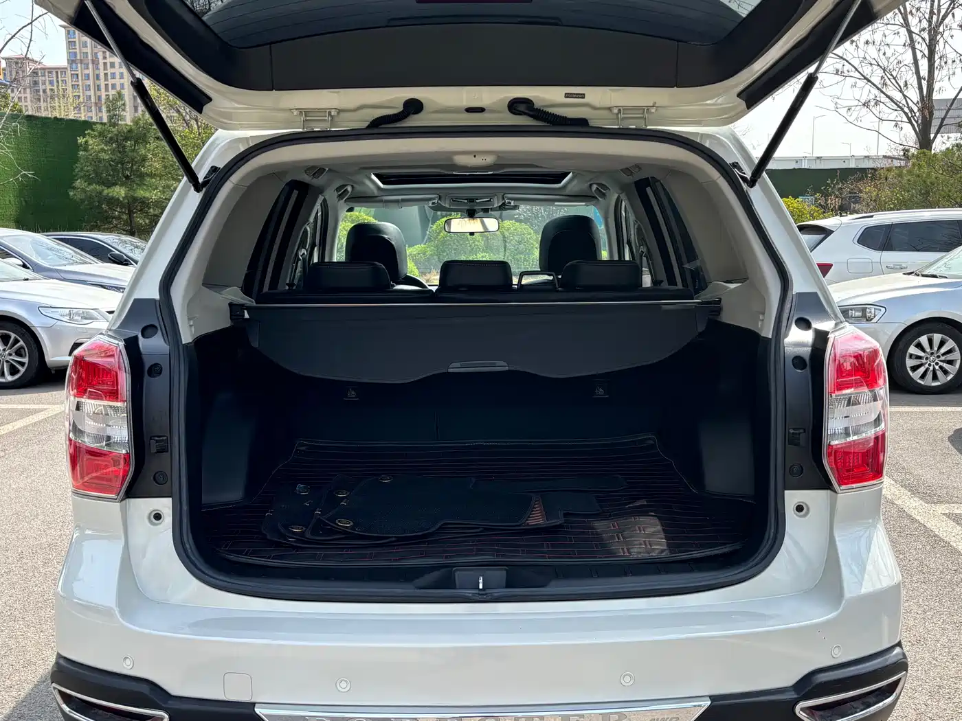 Subaru Forester 2015 2.0i Special Commemorative Edition фото 14