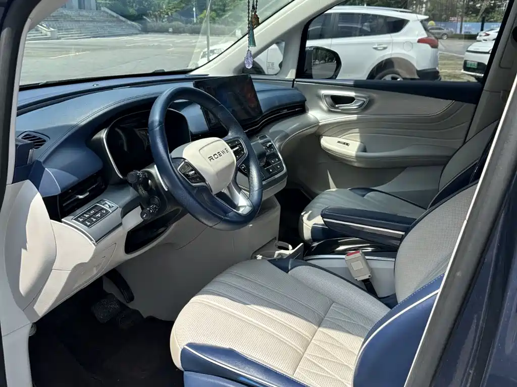Фото 7 - Roewe iMAX8