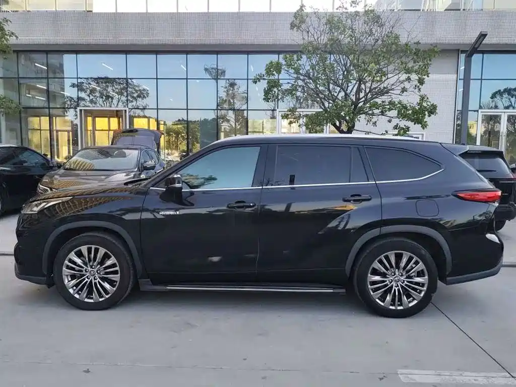 Photo 3 - Toyota Highlander