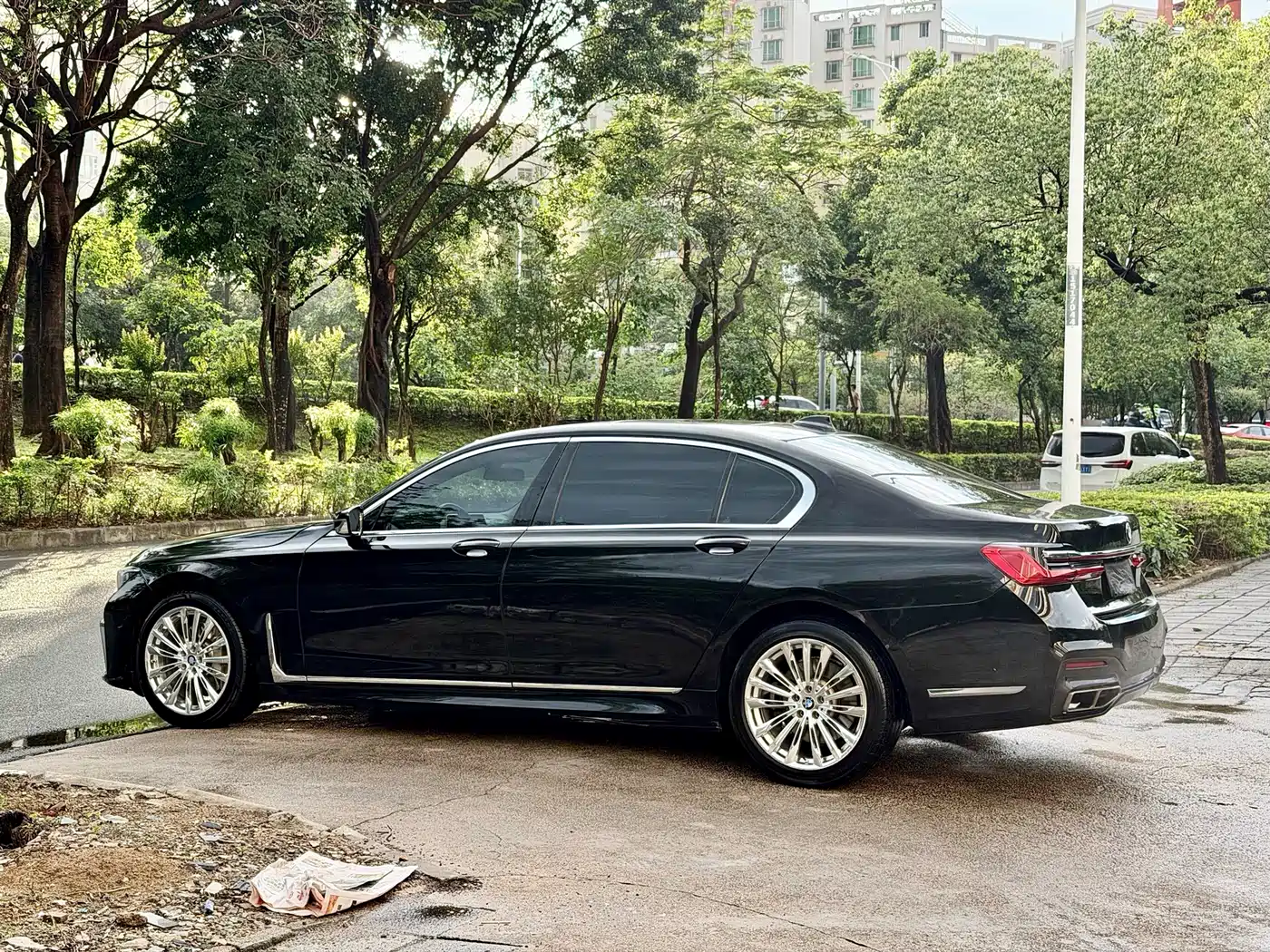 BMW 7 Series 2016 740Li Leading Edition фото 8