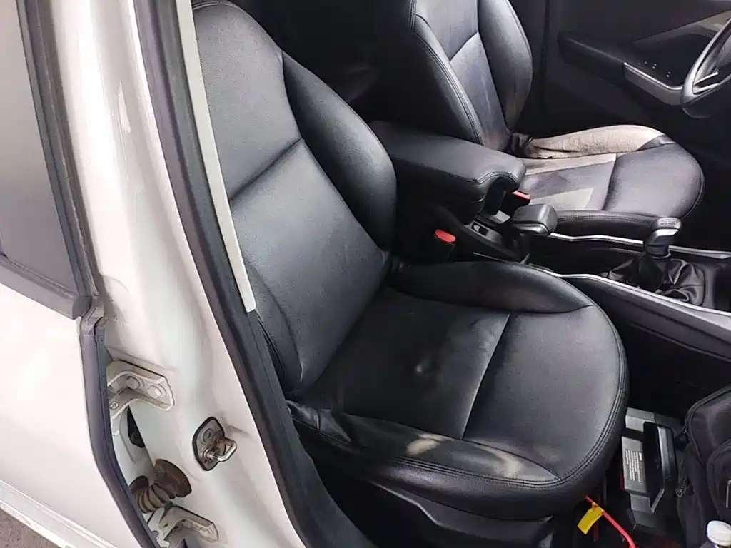 Photo 25 - Peugeot 2008