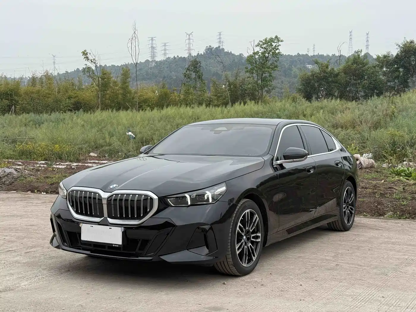 BMW 5 Series 2025 530Li Leading M Sport Package фото 18