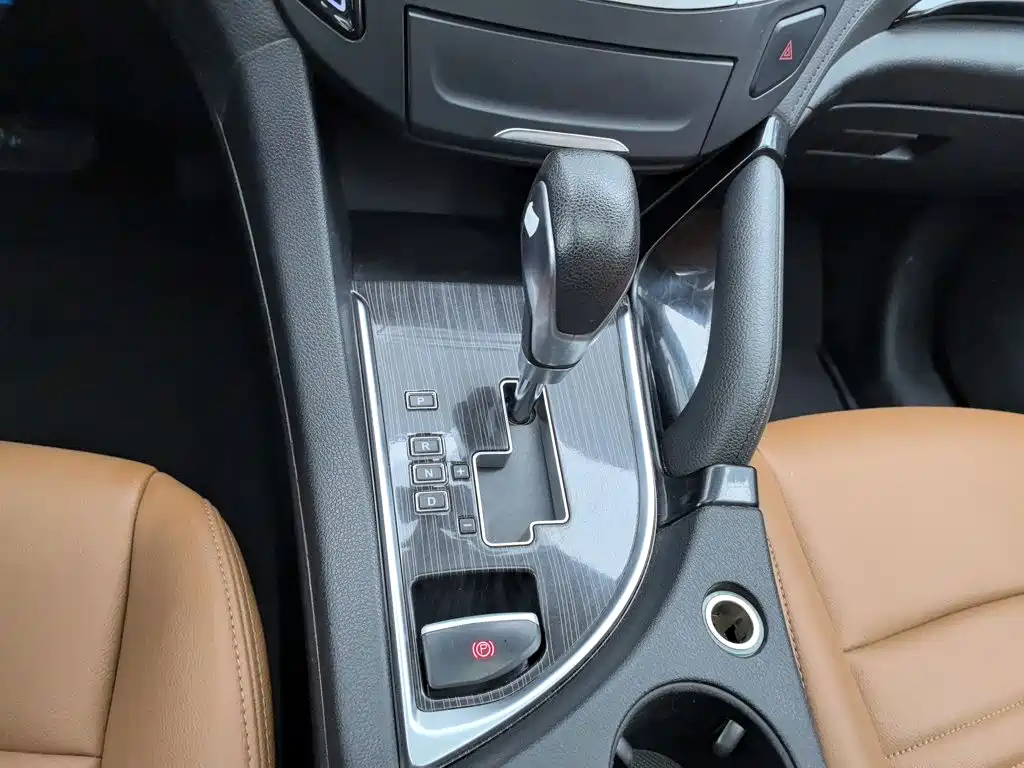 Dongfeng Fengdu MX5 2017 2016 2.0L Automatic Flagship Edition