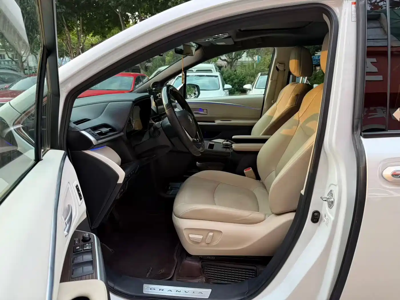 Toyota Granvia 2023 2023 2.5L Hybrid Prestige PLUS Edition