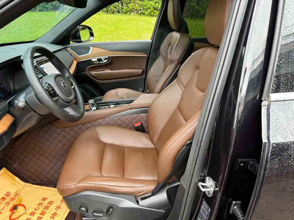 صورة 8 - Volvo XC90