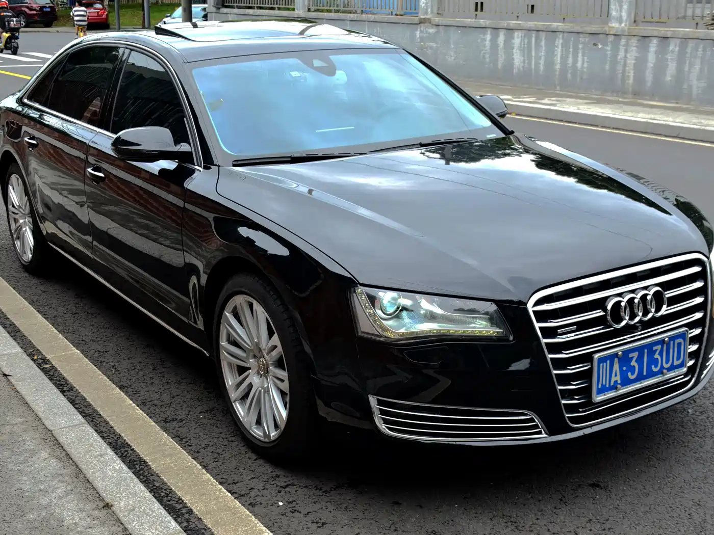 Фото 7 - Audi A8